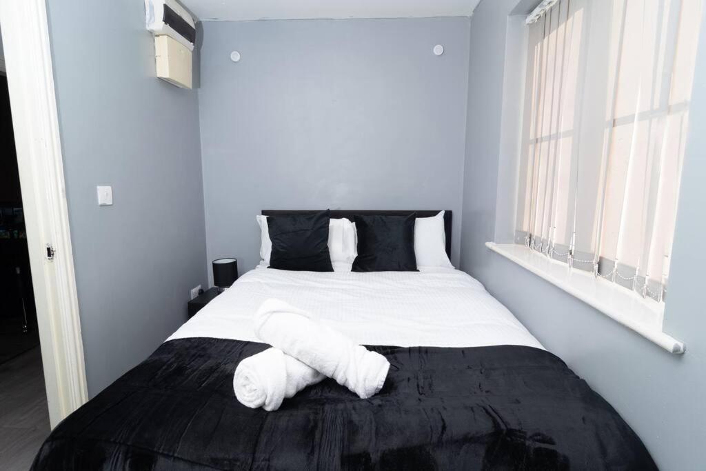 Gem 3 Bedroom House Private Parking Apartment *