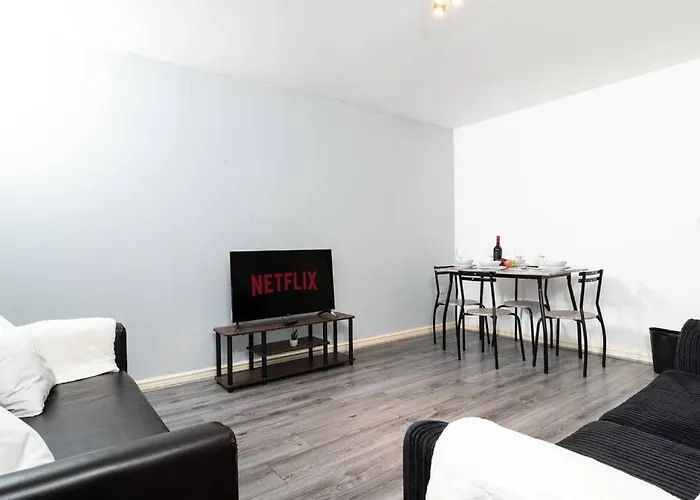 Central Liverpool Gem 3 Bedroom House Private Parking
