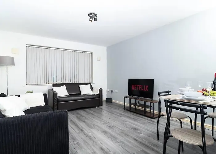 Central Liverpool Gem 3 Bedroom House Private Parking