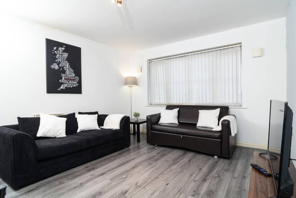 Gem 3 Bedroom House Private Parking *
