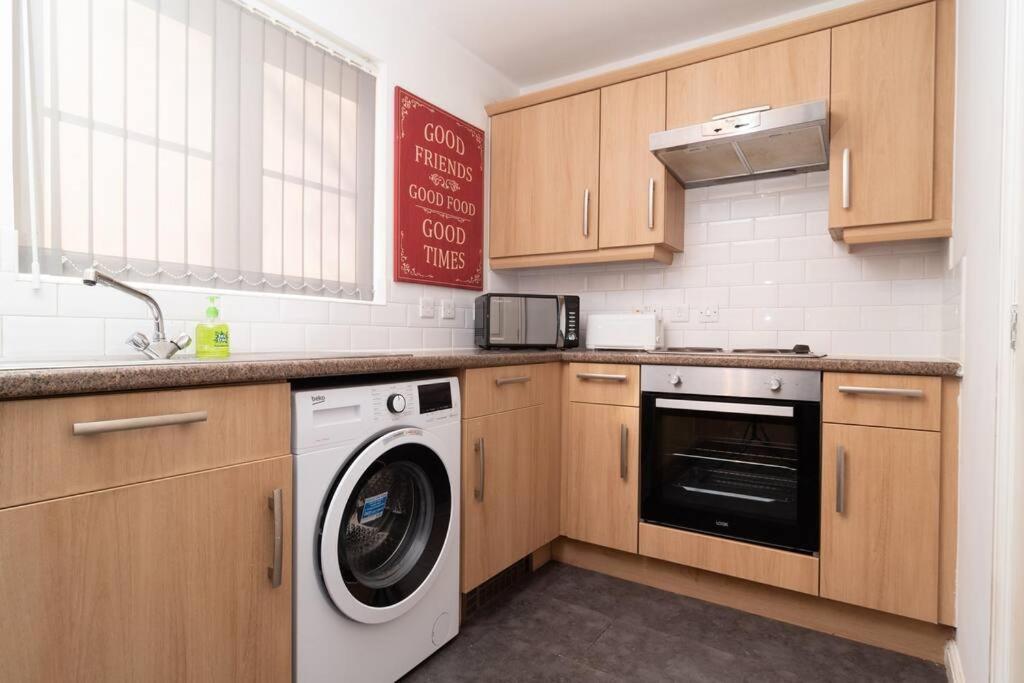 Gem 3 Bedroom House Private Parking *